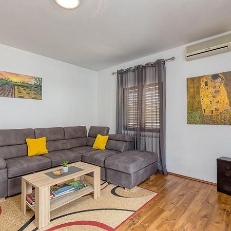 Apartament Emanuela With Private Pool Loborika Zewnętrze zdjęcie